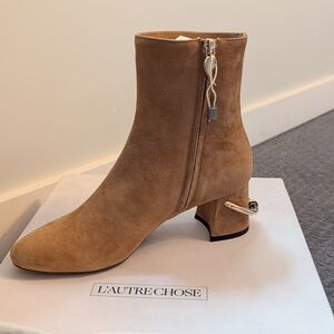 L'Autre Chose Tan Ankle Booties